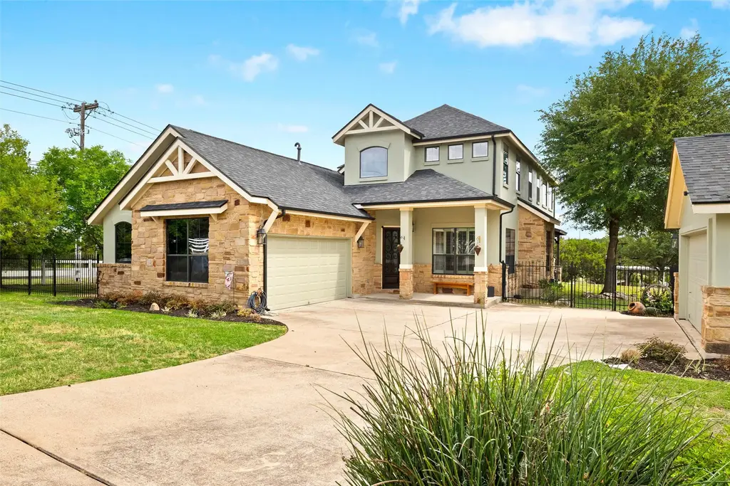 121 White Wash, Dripping Springs