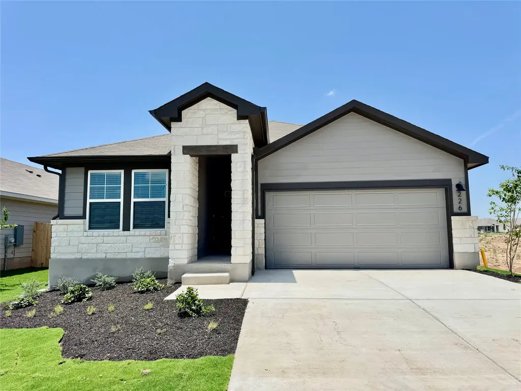 226 Red Tail Hawk Ln, Cedar Creek