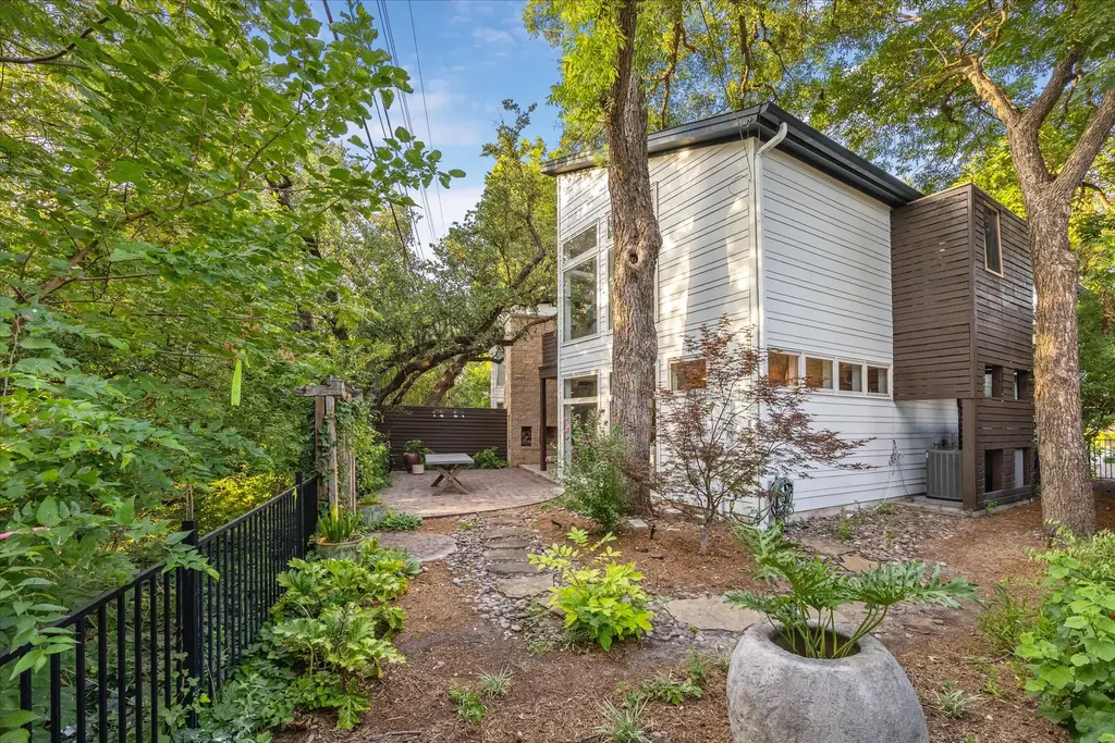 133 Frederick St A, Austin