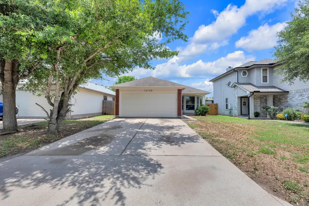 16725 Trevin Cv, Manor