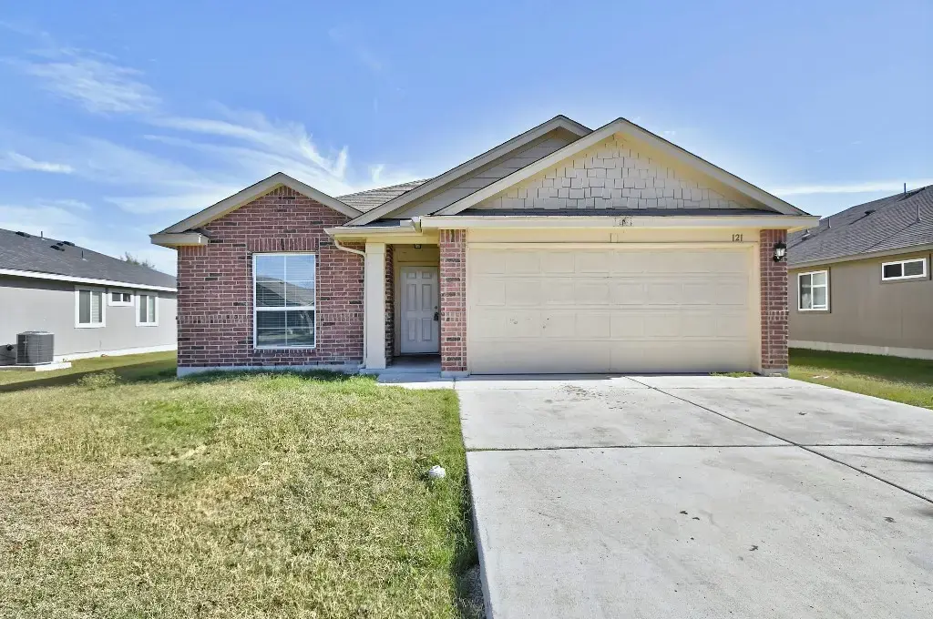 121 Talon Dr, Luling