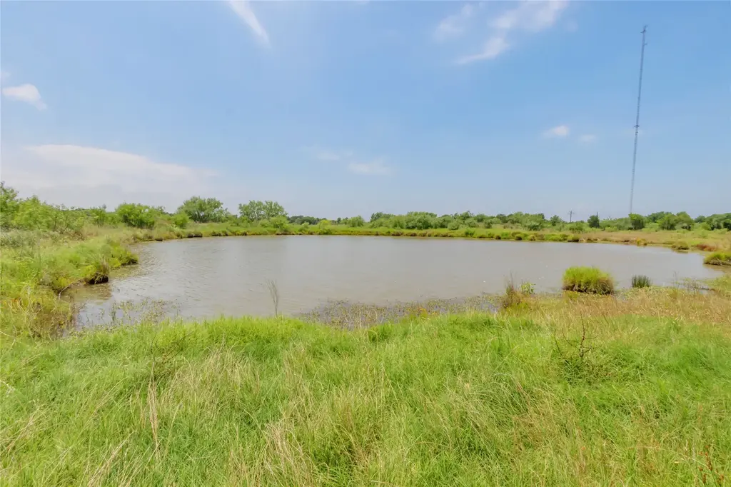 9858 N Fm 1644 Rd, Calvert