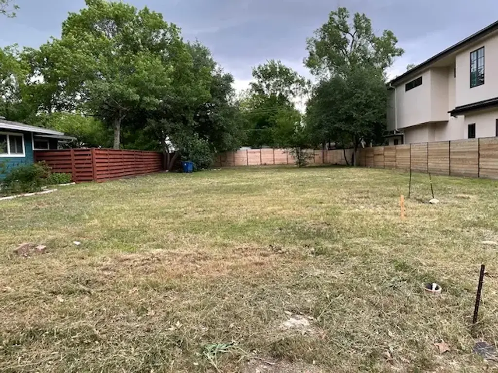 2610 W 49 1/2 St, Austin