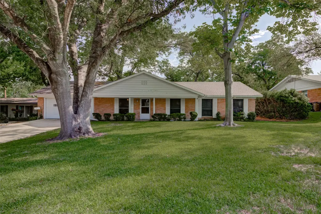 2502 Greenlawn Pkwy, Austin