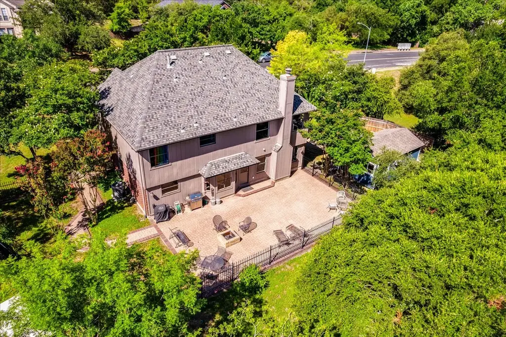 8210 Landsman Dr, Austin