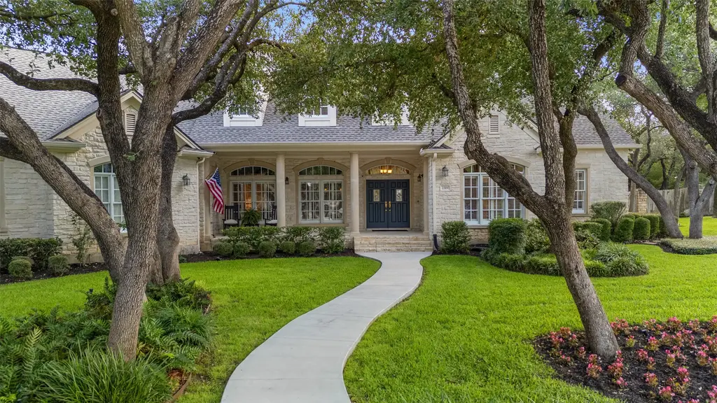 2319 Woodway Dr, Round Rock