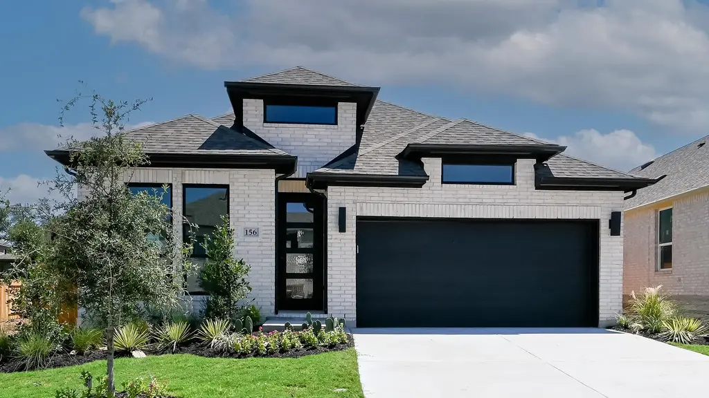 156 Basket Flower Loop, Kyle