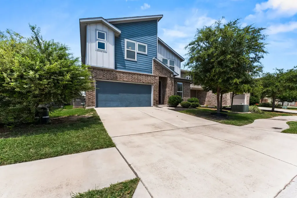 3800 Bristol Motor Pass, Austin