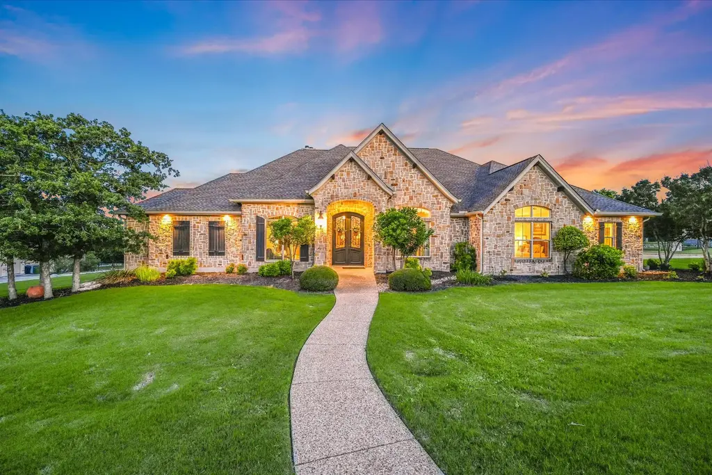 124 Walnut Tree Loop, Georgetown