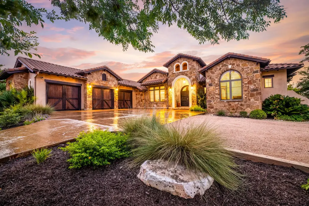 908 Watercliffe Dr, Lago Vista