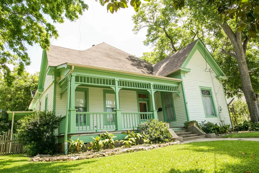 604 Sycamore St, Brenham