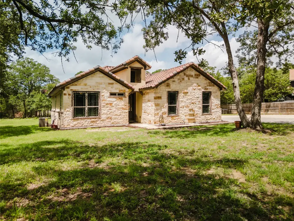 204 Matthew Cv, Bastrop