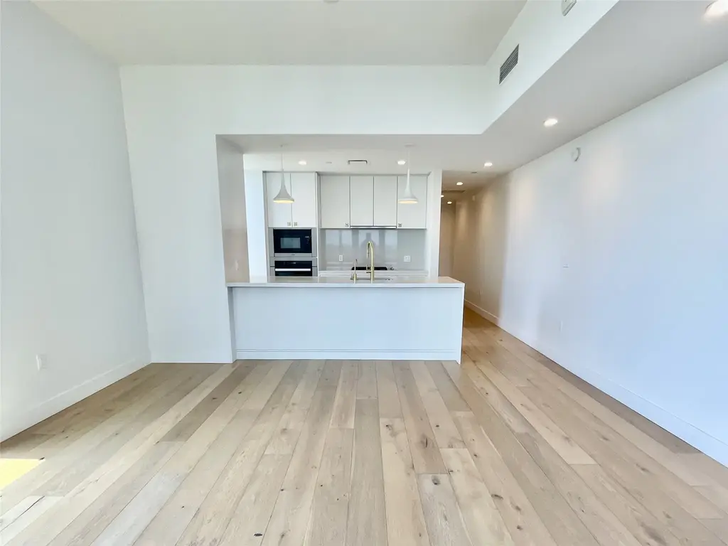 70 Rainey St 2107, Austin