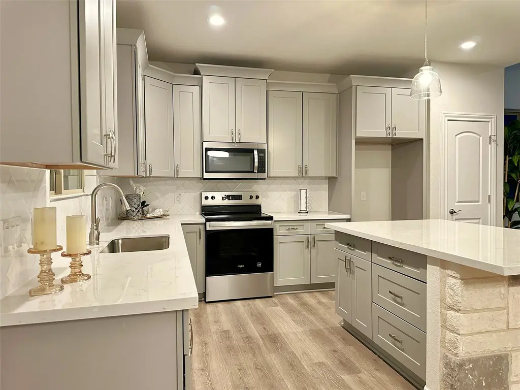 142 E Pauwela Ln, Bastrop