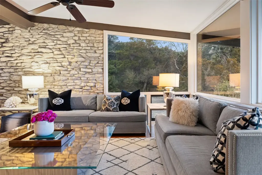 1200 Redbud Trl, West Lake Hills