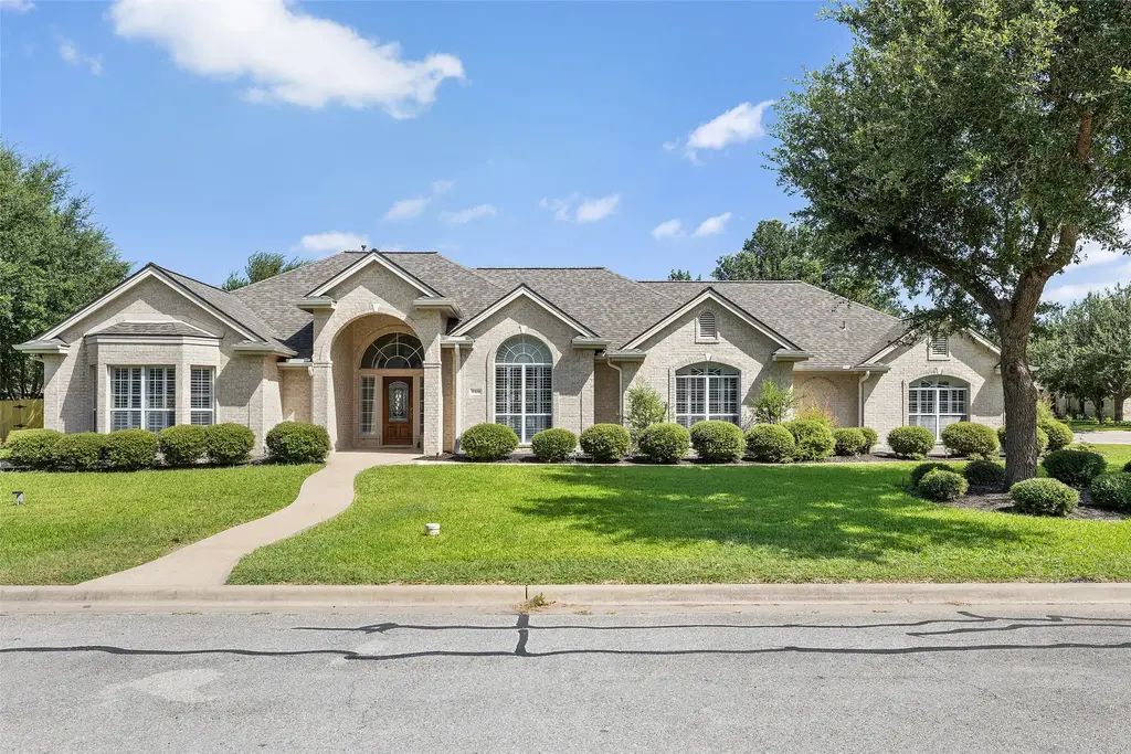 1300 Cypress Trl, Taylor