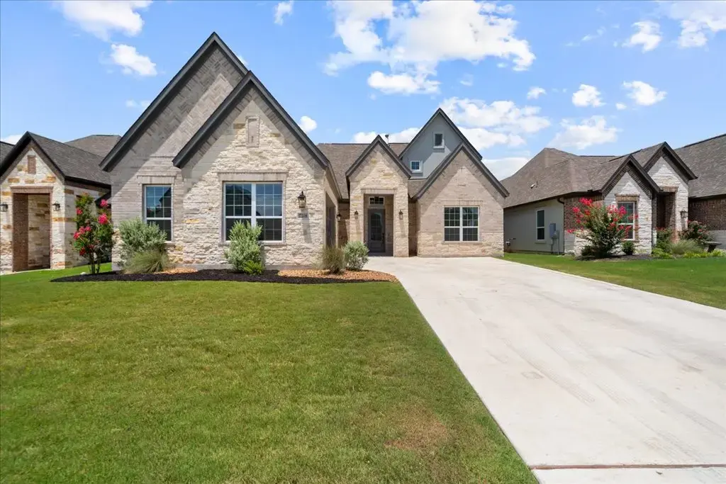 17208 Howdy Way, Manor