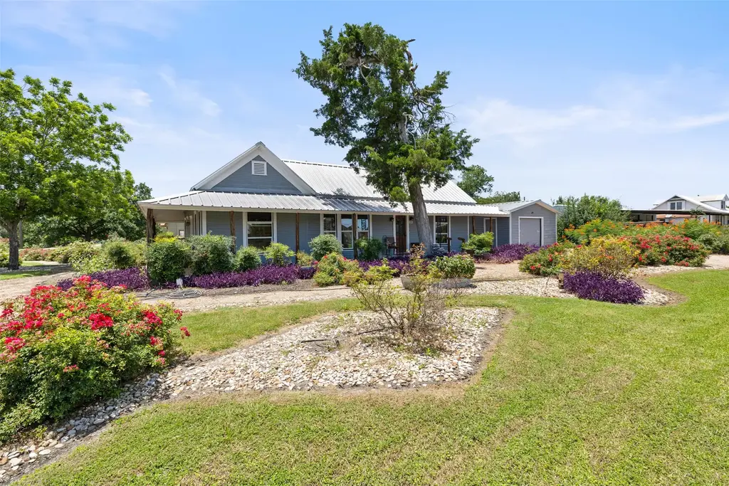 104 S 1st St, Thorndale