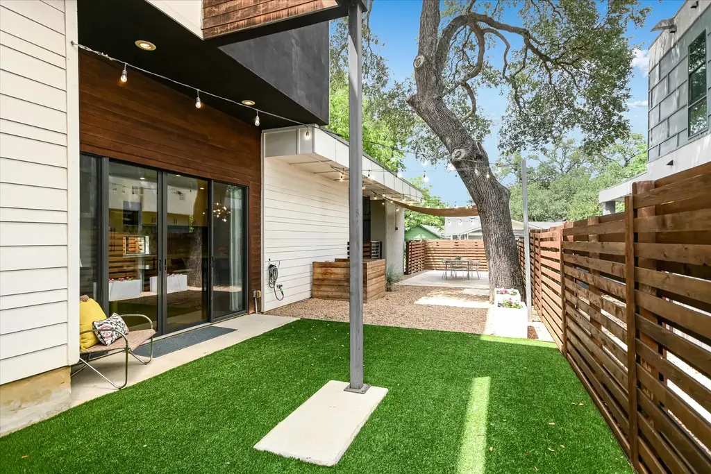 902 W Live Oak St, Austin