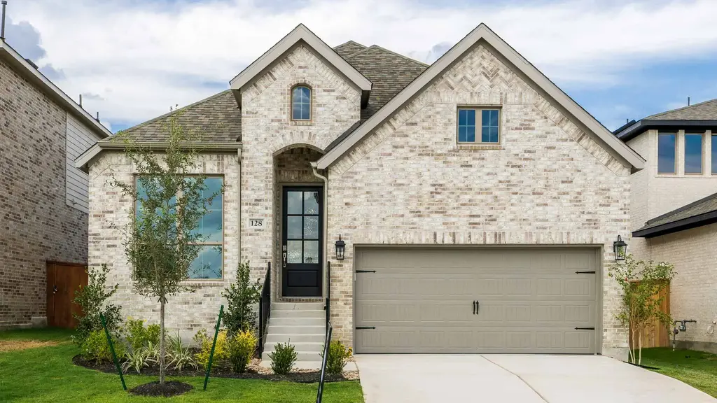 105 Rosemary Ct, Bastrop