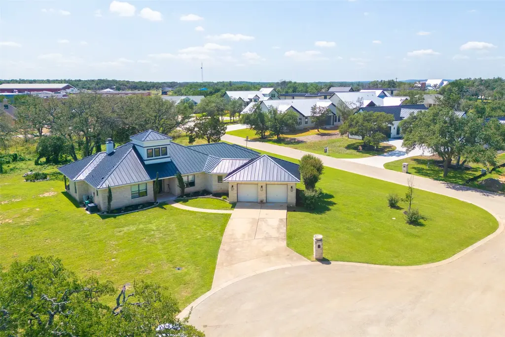 2 Squaw Cir, Wimberley