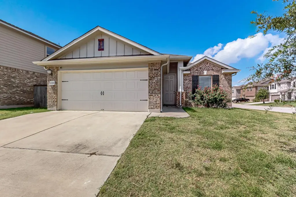 12301 Amber Lynn Path, Manor