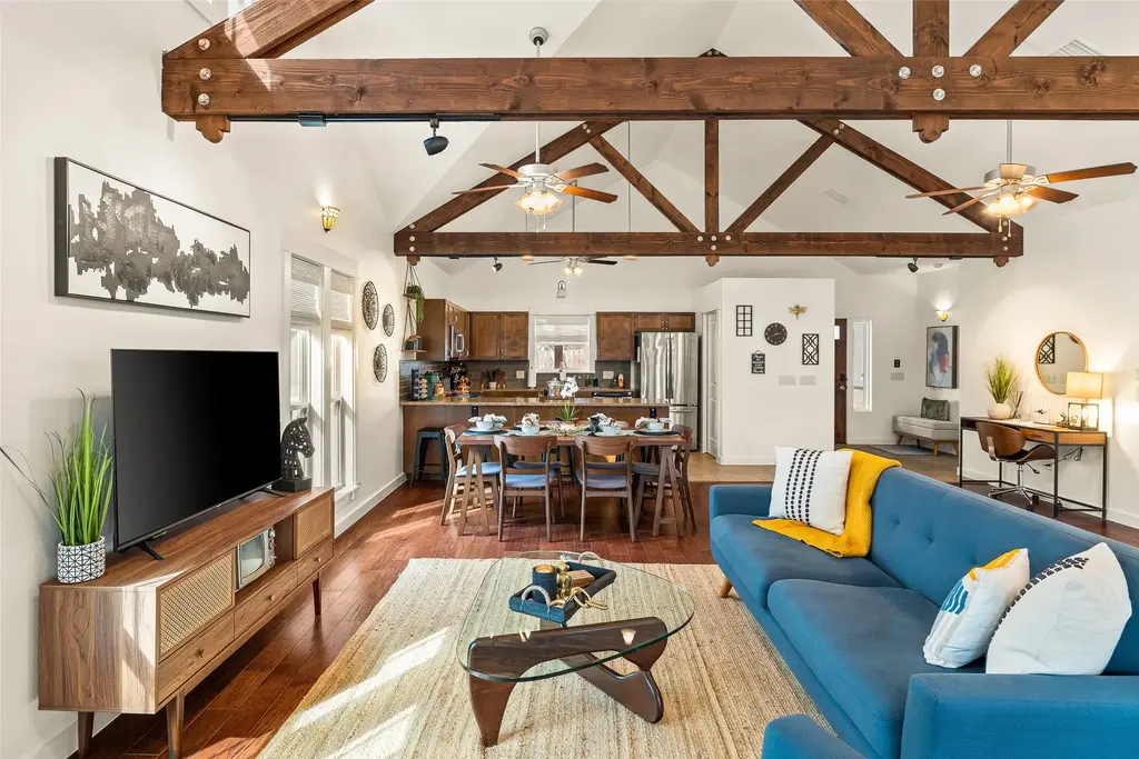 435 Hays St, Dripping Springs