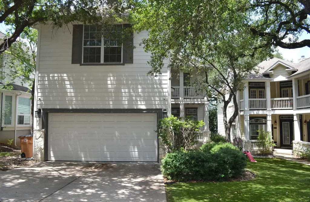 612 Twelve Oaks Ln, Austin