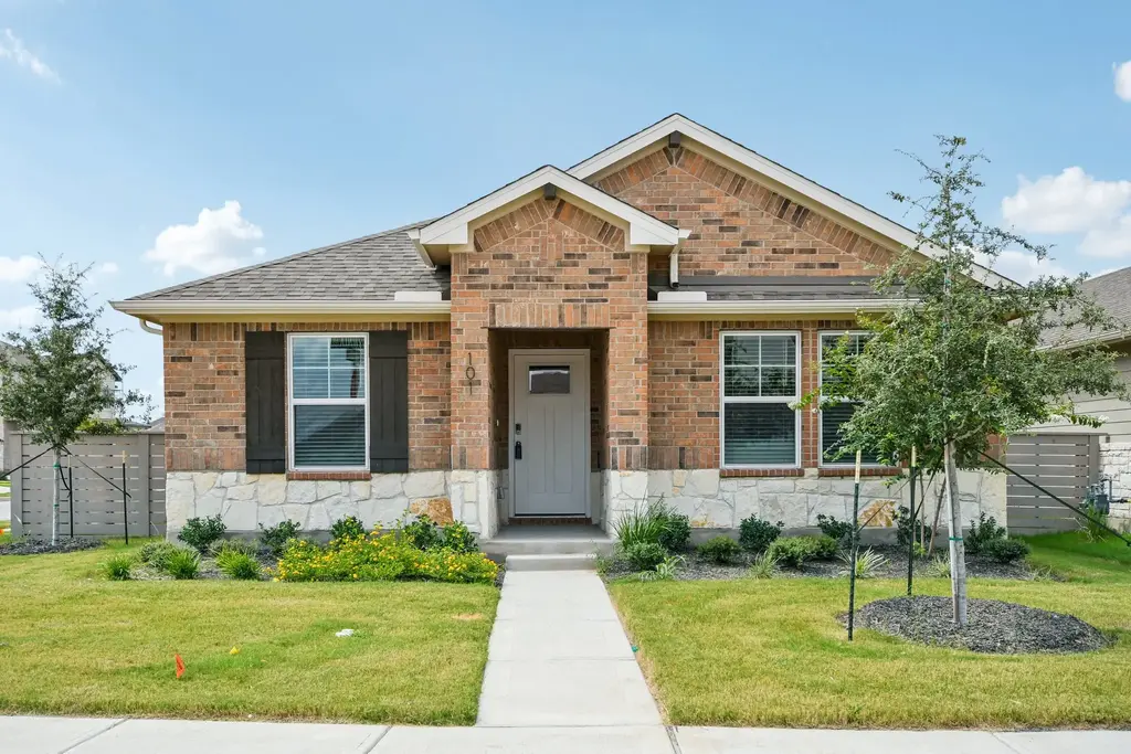 101 Zinnia Ln, Hutto