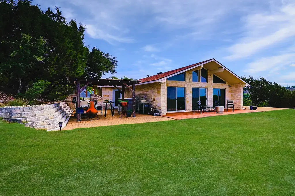 1231 Montell Rd, Wimberley