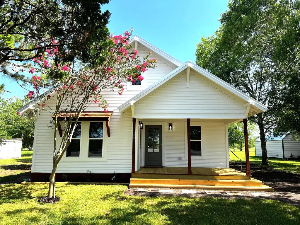1105 Carroll Ln, La Grange