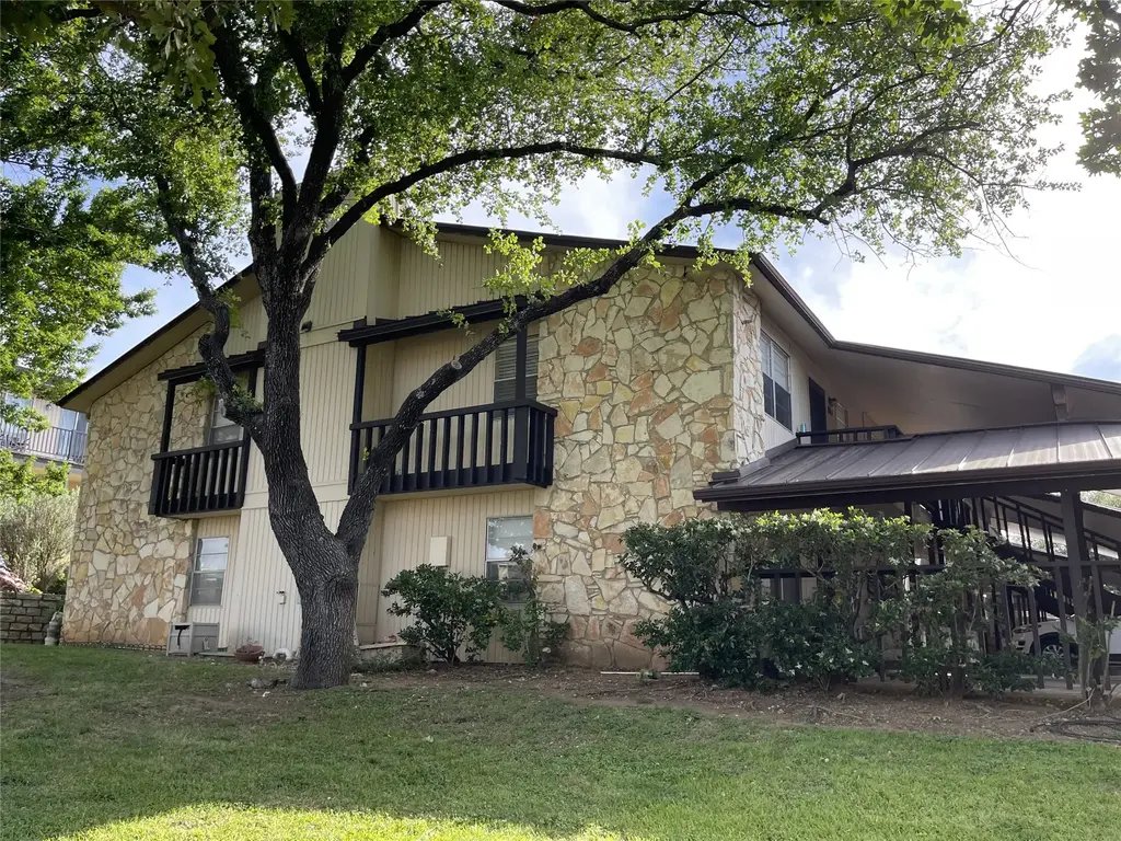 1206 Hi Stirrup 300, Horseshoe Bay
