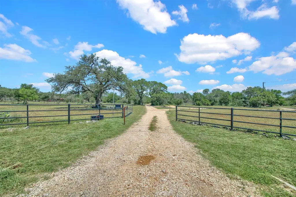 8801 Fm-3237, Wimberley