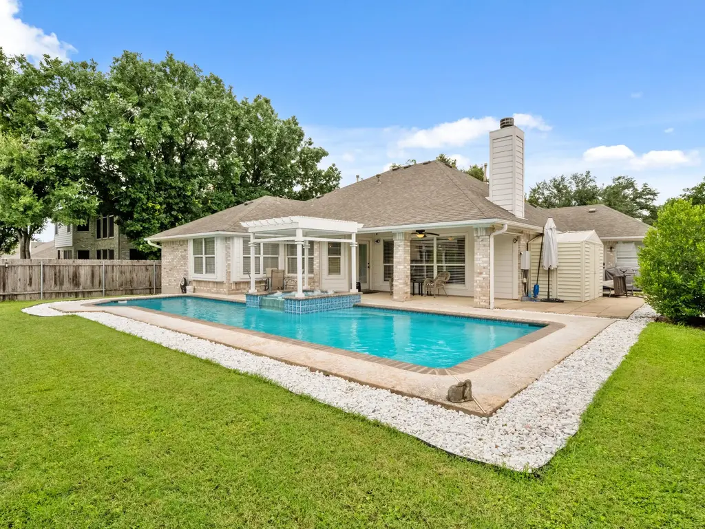 2520 Butler National Dr, Pflugerville