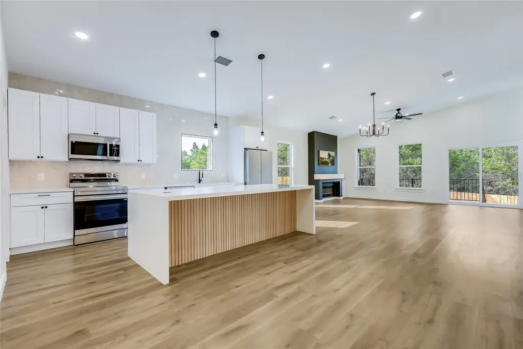 21216 Santa Rosa Ave, Lago Vista