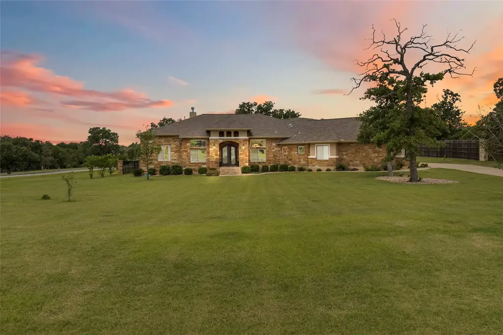 106 Packsaddle Dr, Bastrop