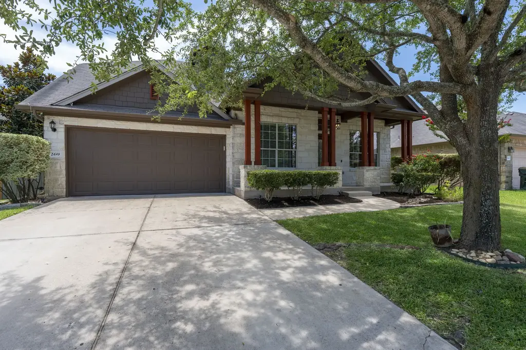 269 Salle Ave, Buda