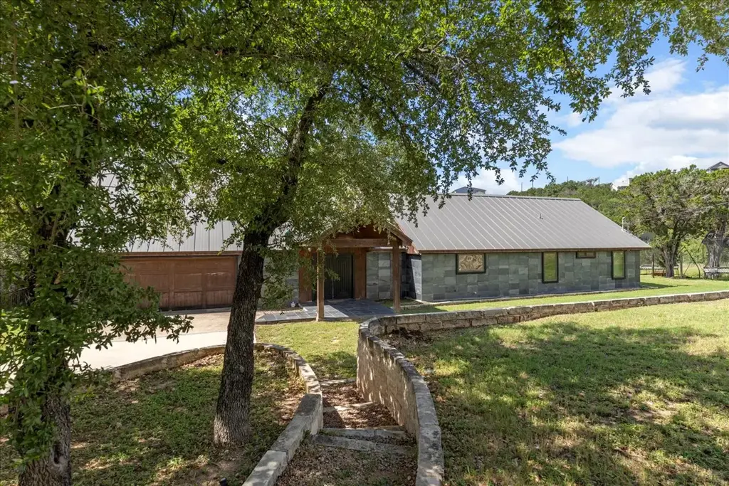 2817 Tradewind Dr, Spicewood