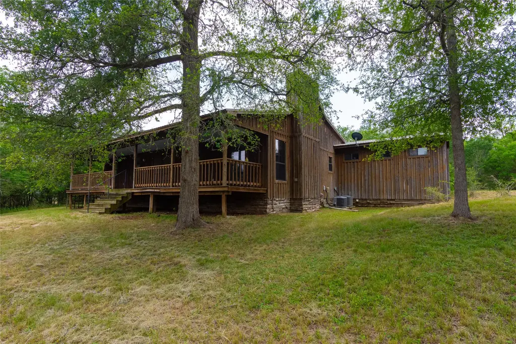 2874 Fm 1704, Elgin