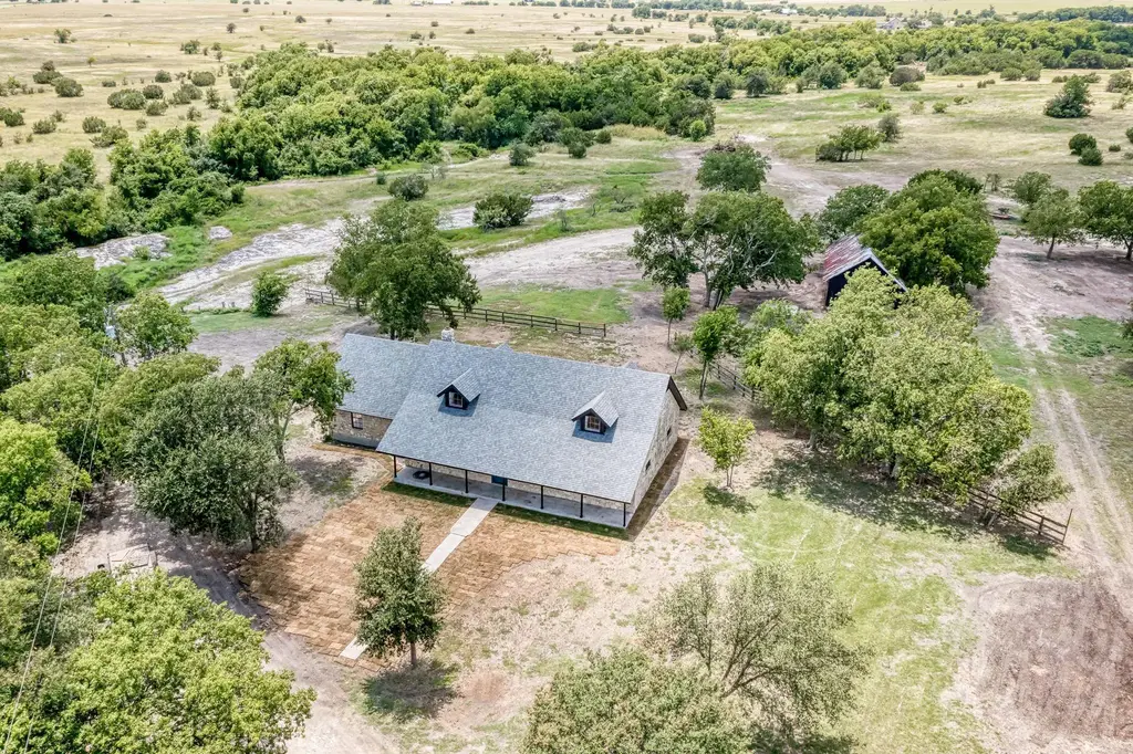 2365 Hackberry Road, Salado