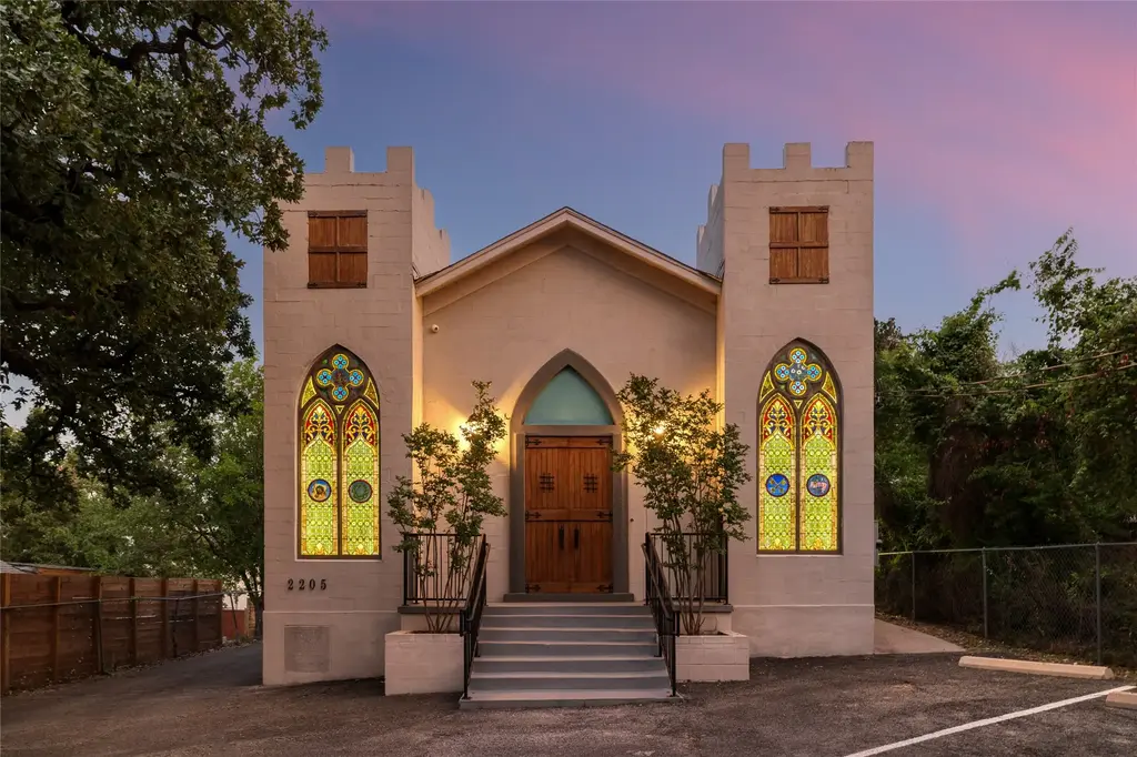 2205 E 12th St, Austin