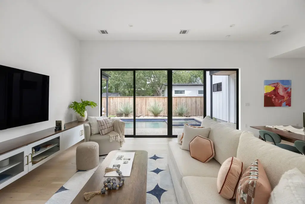 1911 Piedmont Ave, Austin