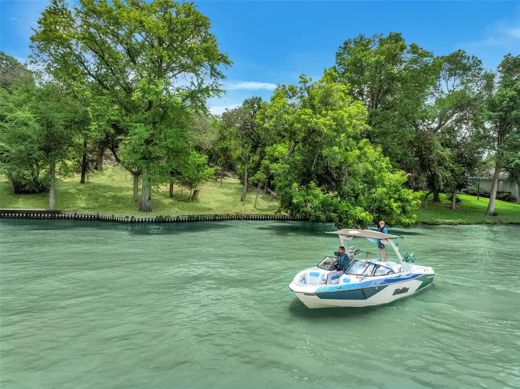 505 E Zipp Rd, New Braunfels
