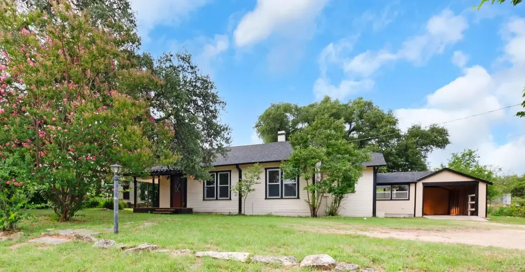 1414 E 4th St, Lampasas