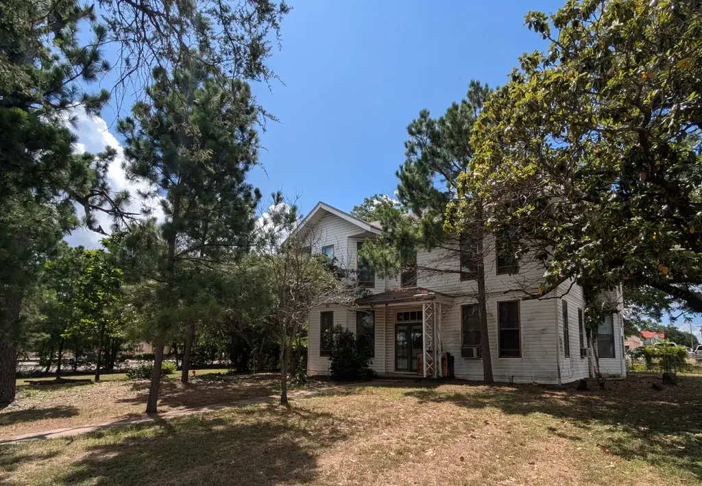 235 E Milam Ave, Rockdale
