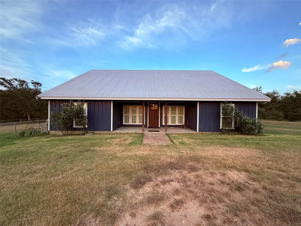 305 Goertz Dr, Red Rock
