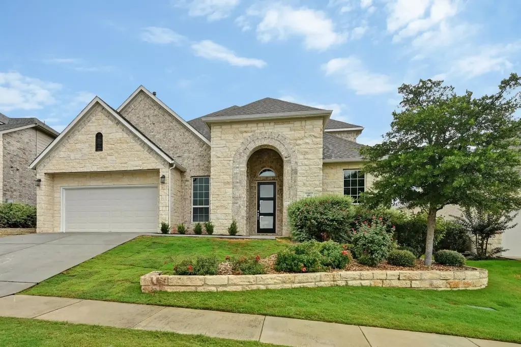 880 Cherrystone Loop, Buda