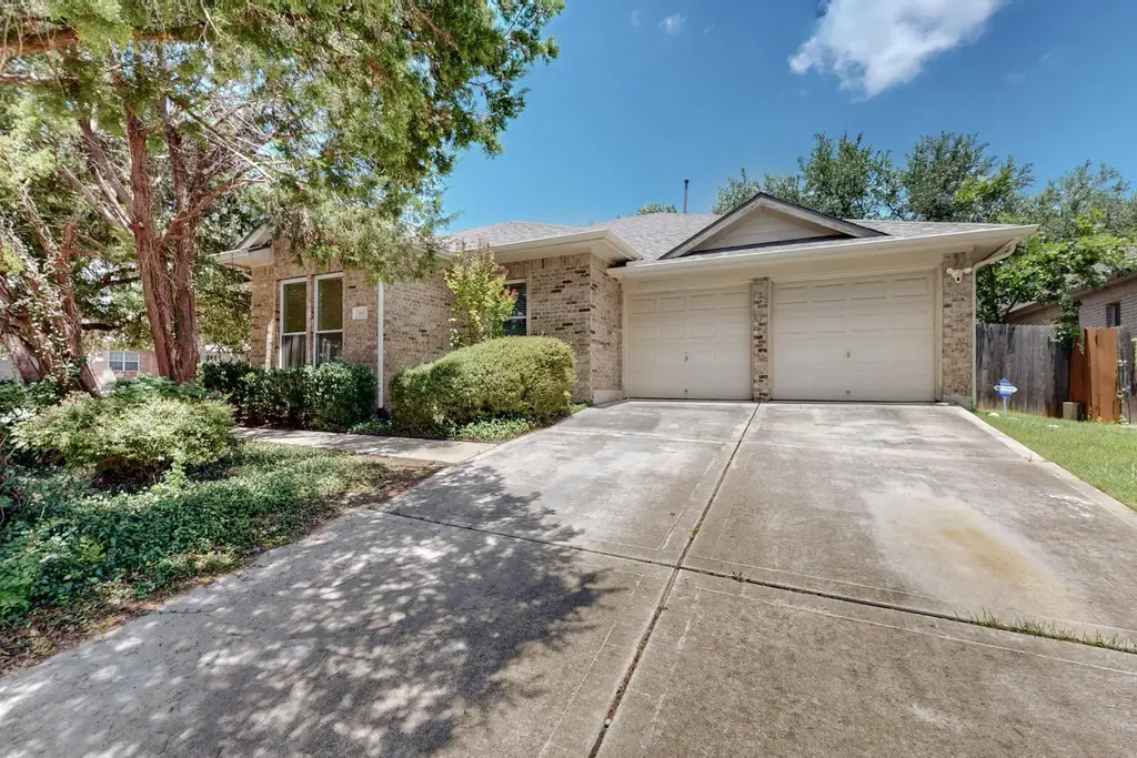 360 Canterbury Dr, Austin
