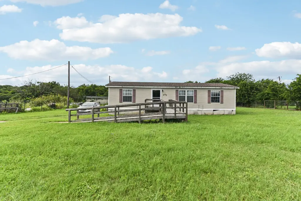 1340 Orchard Dr, Leander