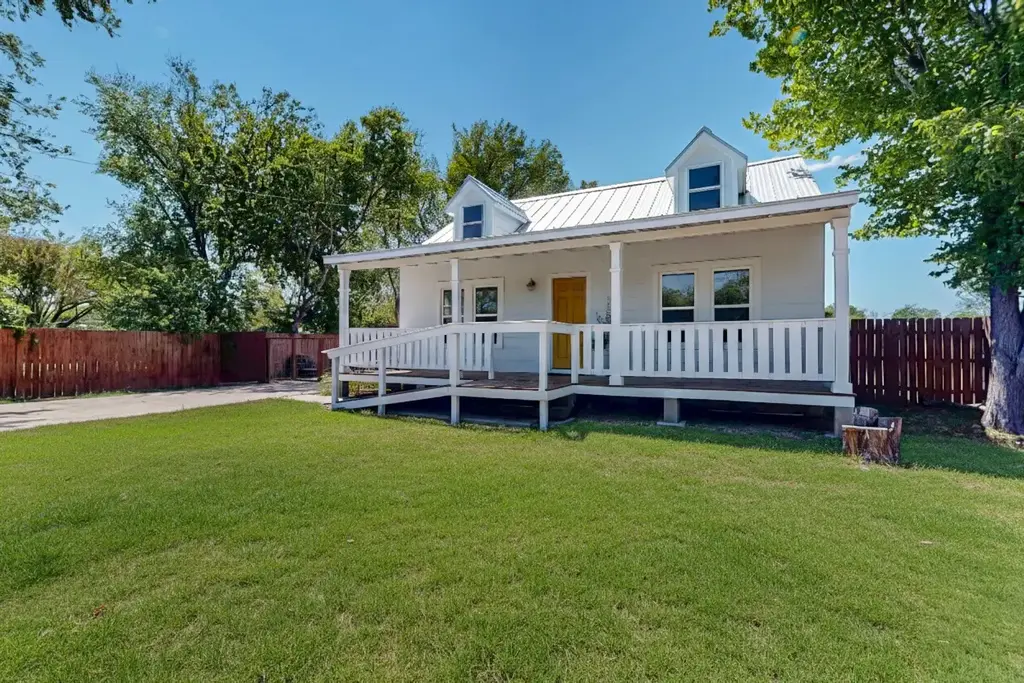1916 Pecan St, Bastrop